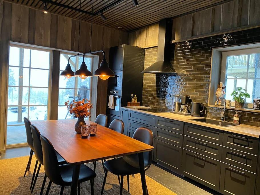 Modern Stuga Med Ski Lodge Kaensla Йервсё Экстерьер фото